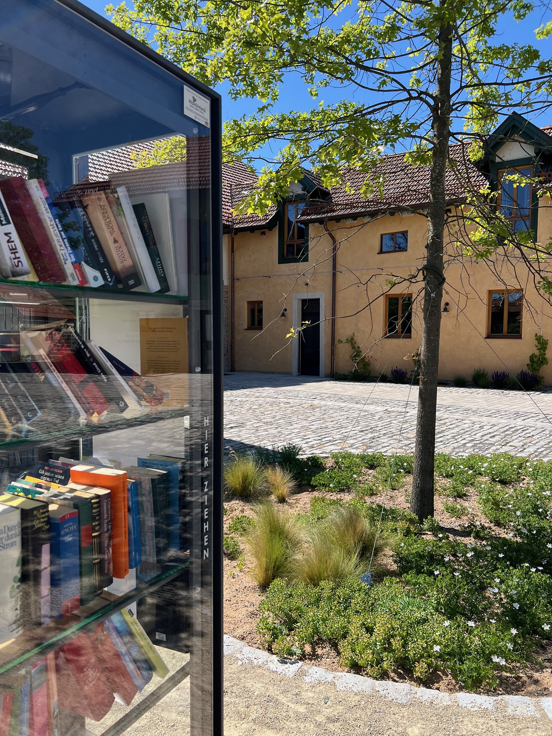 Offene Büchervitrine Offene Büchervitrine